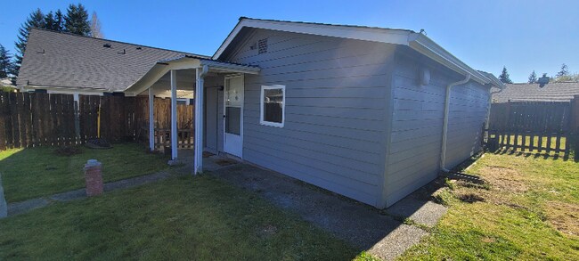 Building Photo - 26 E Marilyn Ave