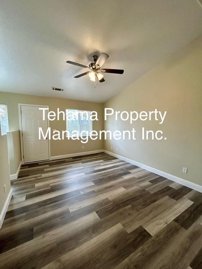 Building Photo - Updated 3 bedroom 2 bathroom in Cottonwood...