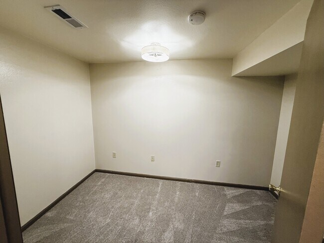 Building Photo - 7522 Madrid ct