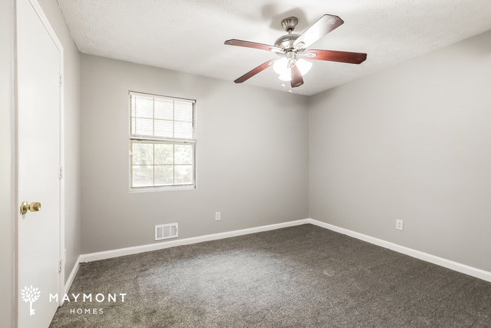 Building Photo - 445 Meadowbrook Dr