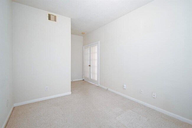 Building Photo - 13330 Vineyard Falls Dr