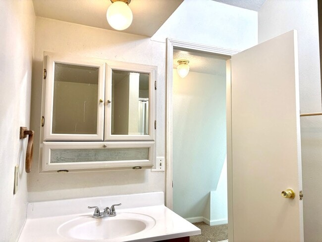 Building Photo - Charming Home in the Conveniently Located Southgate Neighborhood, Character-Rich Trims and Fully ...