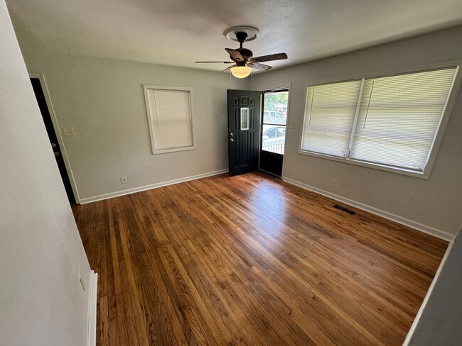 Building Photo - 2408 Groveland Cir S