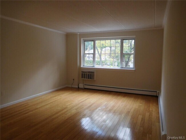 Building Photo - 2 Consulate Dr