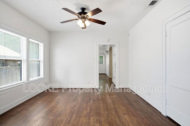 Building Photo - 1806 Clover Ln