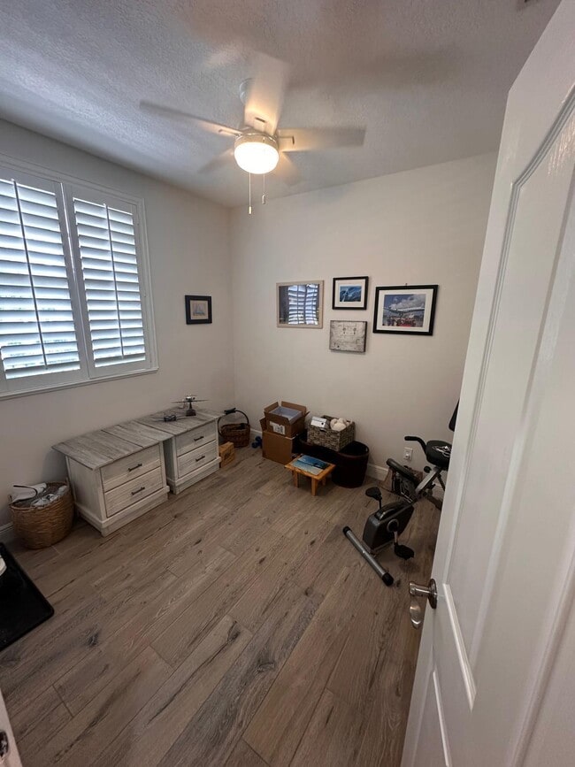 Building Photo - 3702 NE Indian River Dr