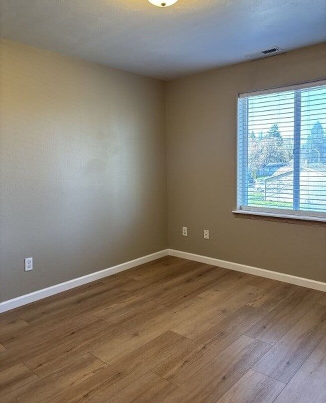 Building Photo - lenft01