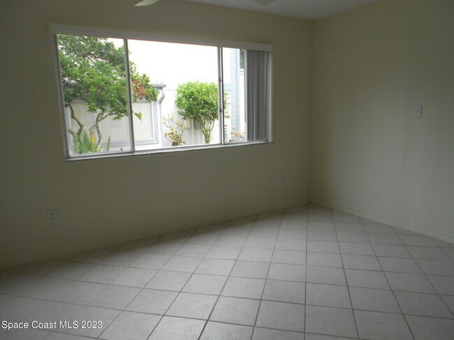 Building Photo - 328 Beach Park Ln