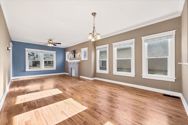 Building Photo - Stunning Craftsman Home in the Heart of Denver!