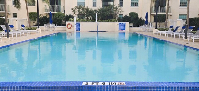 Building Photo - 610 Clematis St