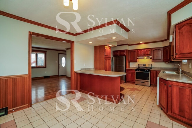 Building Photo - Lease today! No extra charge for contentme...