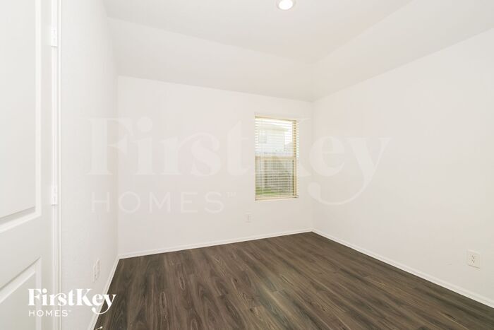 Building Photo - 18455 Summit Ranch Dr