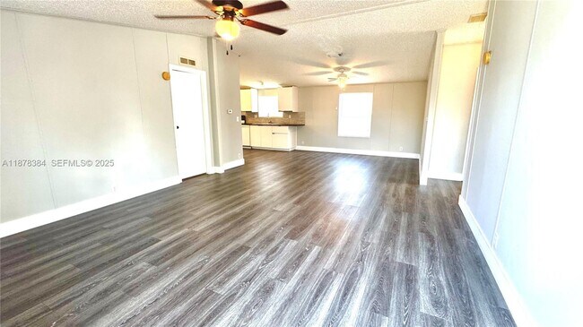 Building Photo - 220 NE 12th Ave