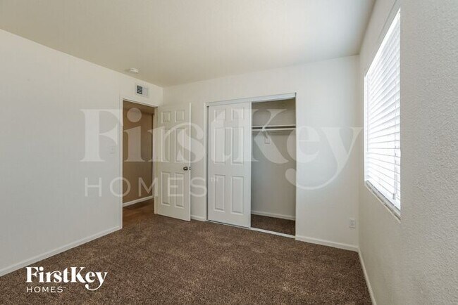 Building Photo - 9608 N 43rd Dr