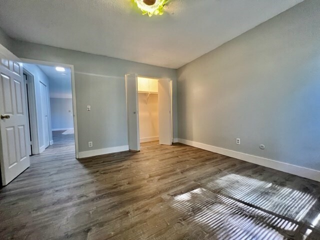 Building Photo - 11 Thayer Pond Dr