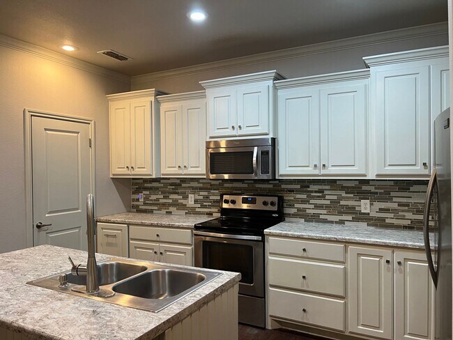 Building Photo - 9803 Avenue V