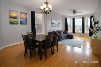 Building Photo - 1339 N Western Ave