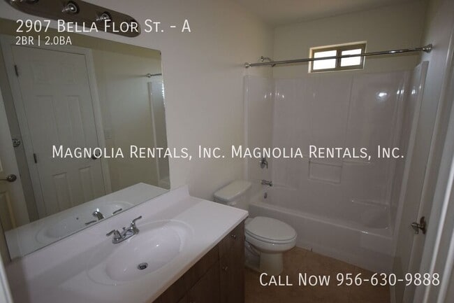 Building Photo - 2907 Bella Flor St