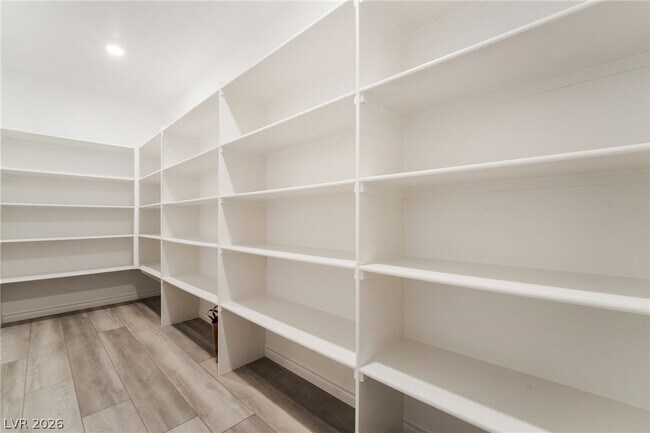 Building Photo - 3952 Henny Ave