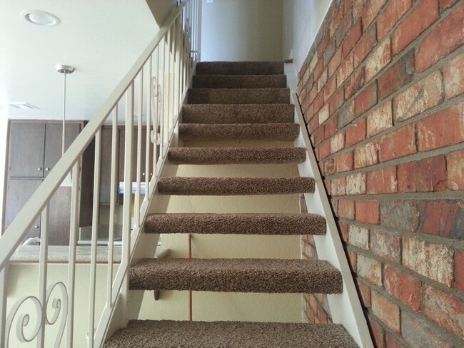 Building Photo - 2 bed/ 1 bath townhouse with garage in Santee