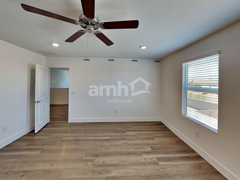 Building Photo - 9644 Harkes Dr