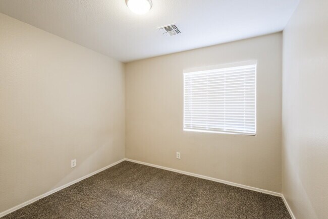 Building Photo - 6054 W Jones Ave