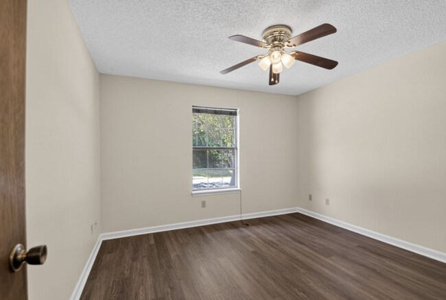 Building Photo - 207 Turner Ave