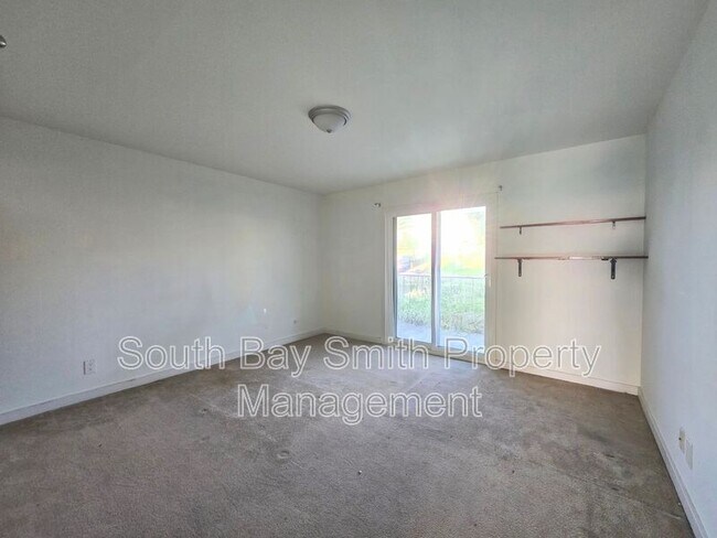 Building Photo - 509 N Helberta Ave