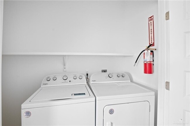 Building Photo - 13 Notre Dame Ave