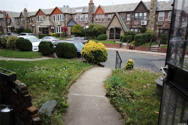 Building Photo - 88-82-88-62 62nd Dr