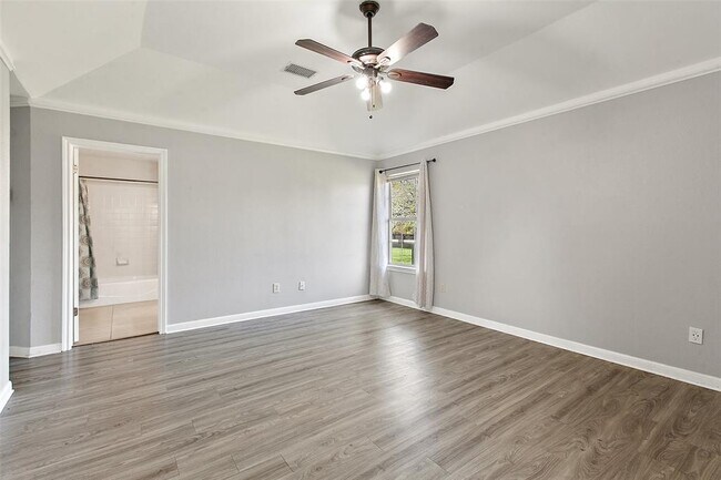 Building Photo - 124 Poplar Dr