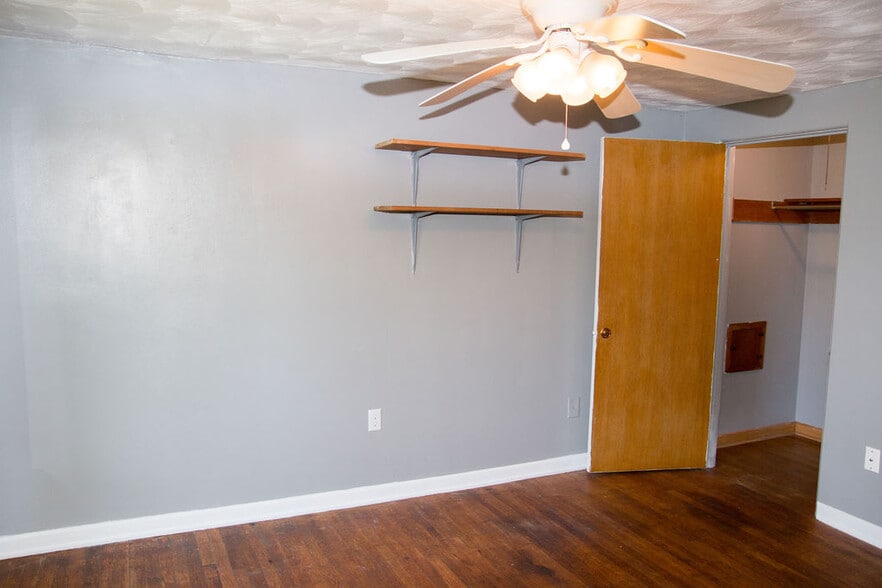 Building Photo - 1223 Greenbrier Rd
