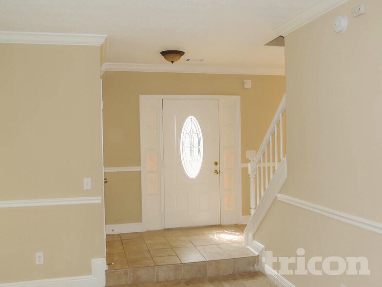 Building Photo - 6387 Laurel Post Dr