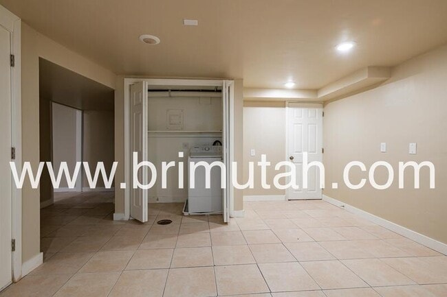 Building Photo - 2393 E 3000 S