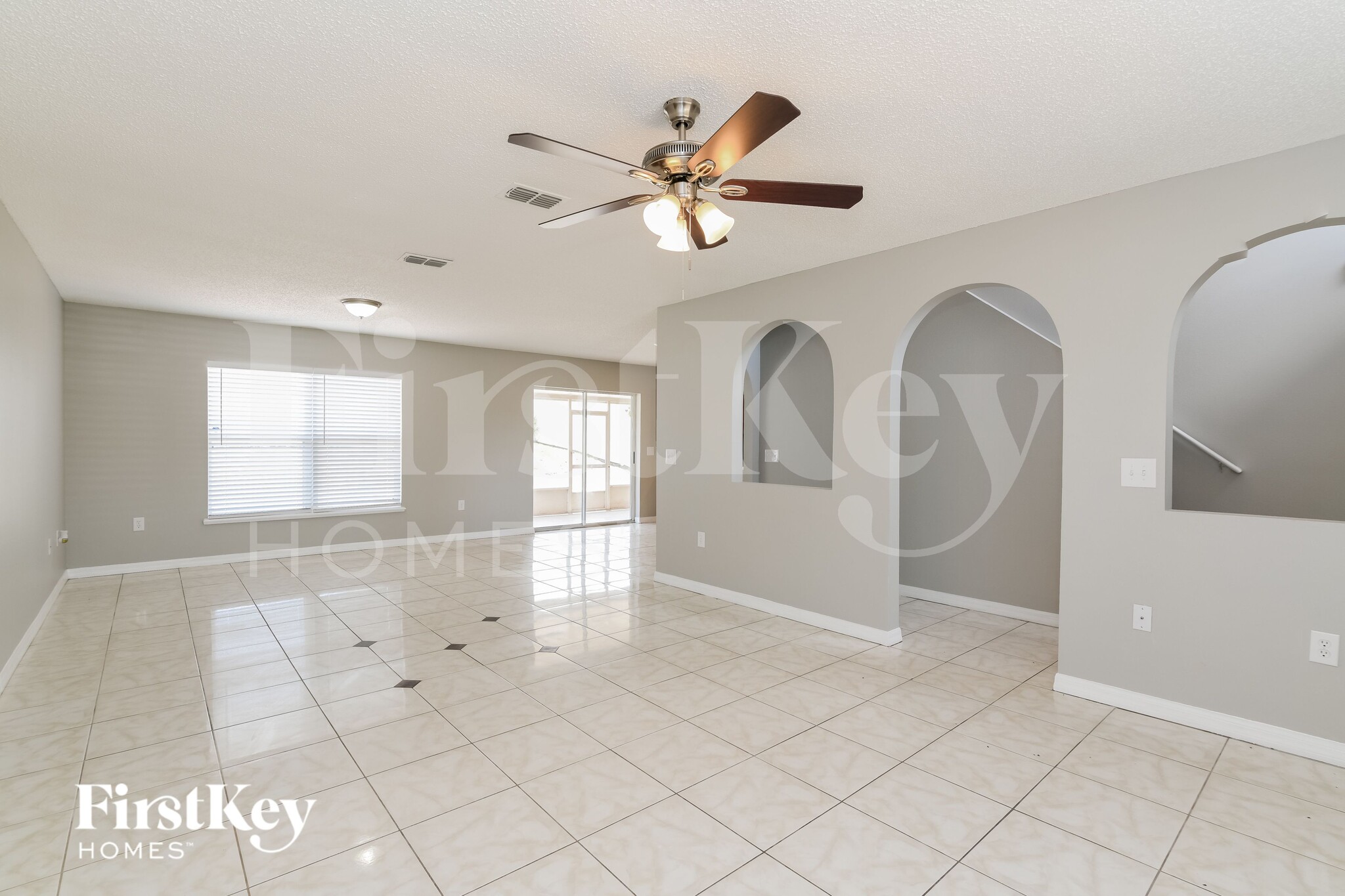 Building Photo - 215 Lobelia Dr