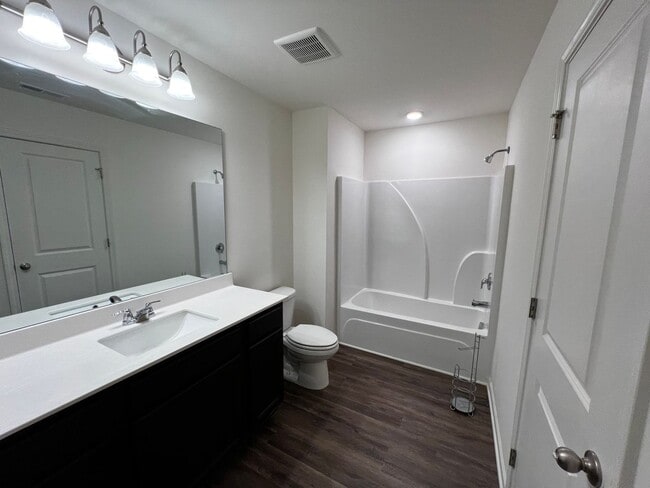Building Photo - Nice 3/2.5 Home in Cartersville- $1,550