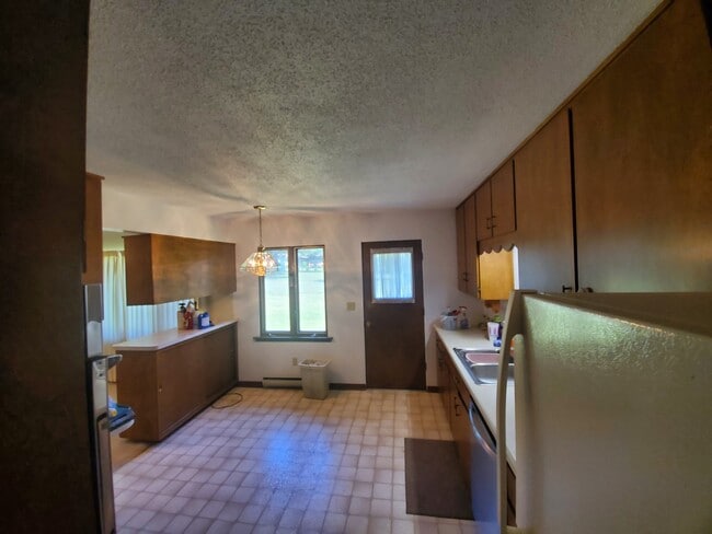 Kitchen View - 591 E Glenlord Rd