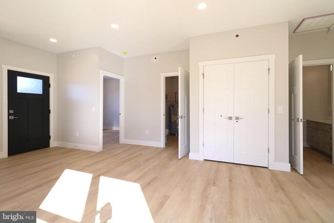 Building Photo - 105 Elly Dr