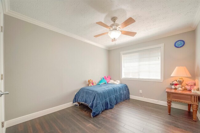 Building Photo - 5439 Fern Park Dr