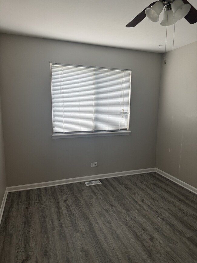 Building Photo - 292 Middlebury Ct