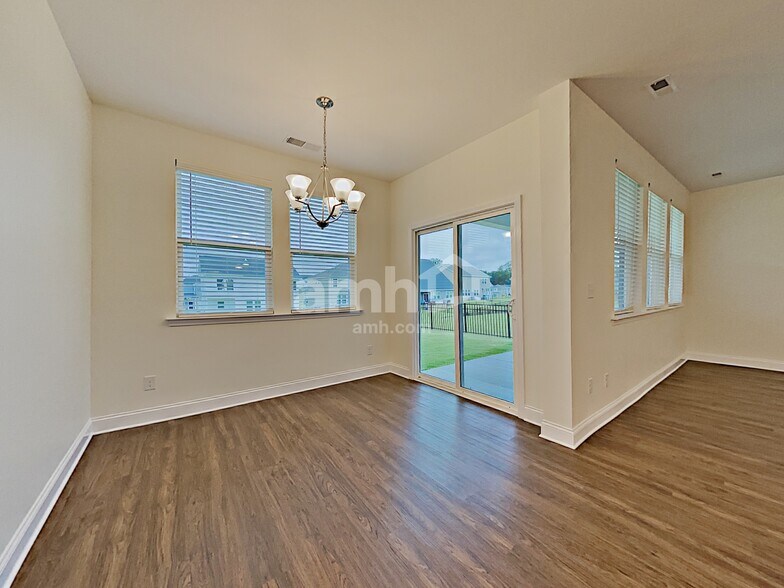Building Photo - 112 Samara Ln