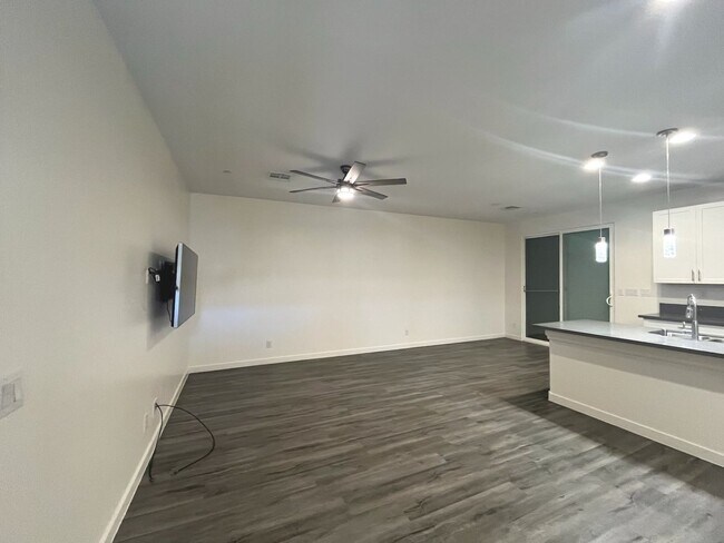Building Photo - 1533 Franklin Ln