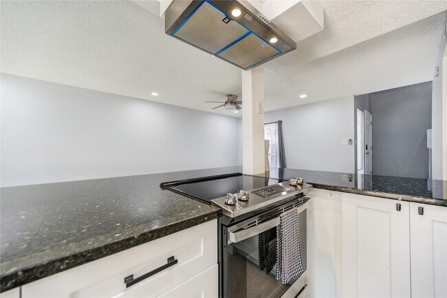 Building Photo - 7965 Kendalia Dr
