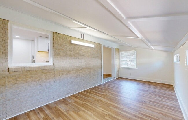 Building Photo - 4403 Ventura Dr