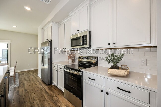 Building Photo - 596 Scholar Way