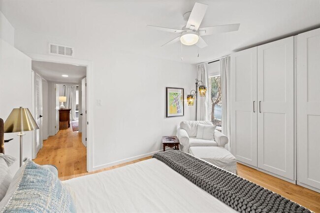 Building Photo - 5332 Balcones Dr