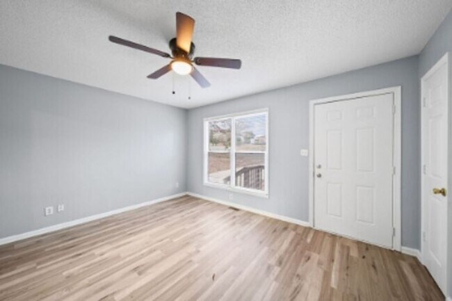 Building Photo - 3 Bedroom 1 Bath Home - Recently Refreshed