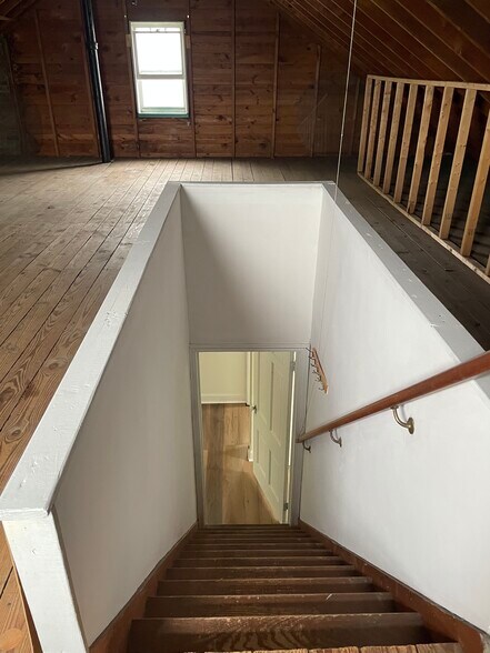 Building Photo - 1023 W Ridge Rd