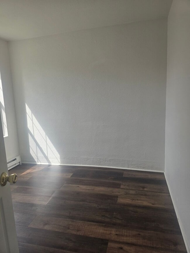 Building Photo - 3 Bedroom 1 Bathroom Home