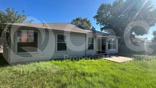 Building Photo - 3003 Elderberry Dr